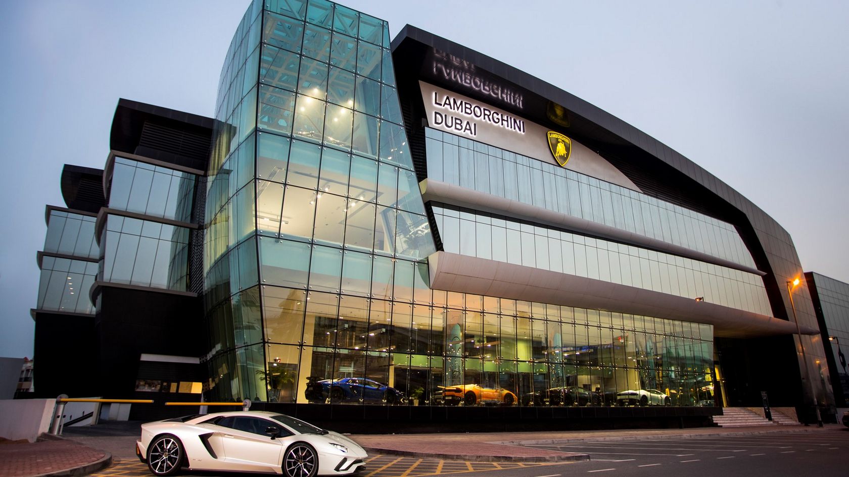 Expert-guide-for-lamborghini-rental-in-dubai-V134